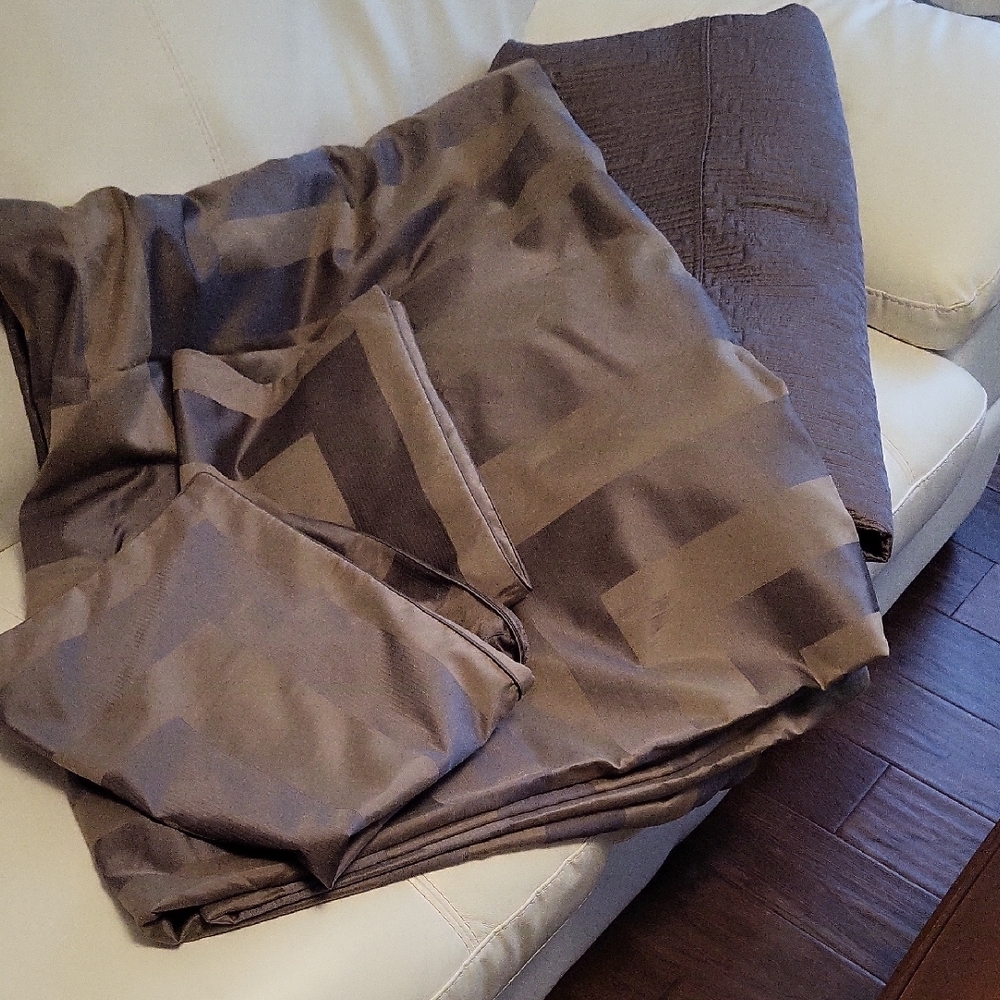 Queen Duvet cover, pillowcases